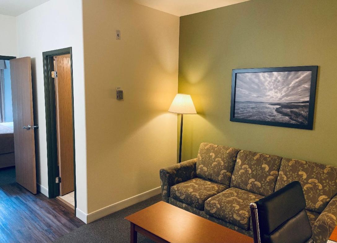 Super 8 By Wyndham Amherst Ns Exterior photo