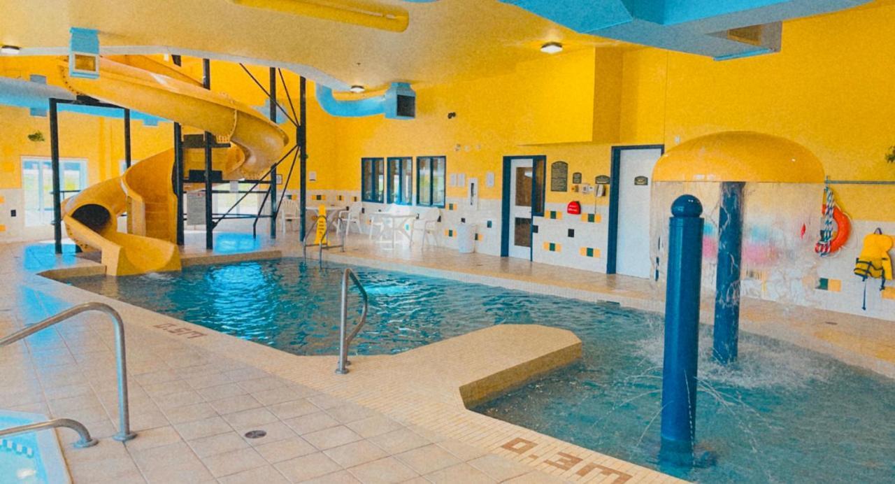 Super 8 By Wyndham Amherst Ns Exterior photo