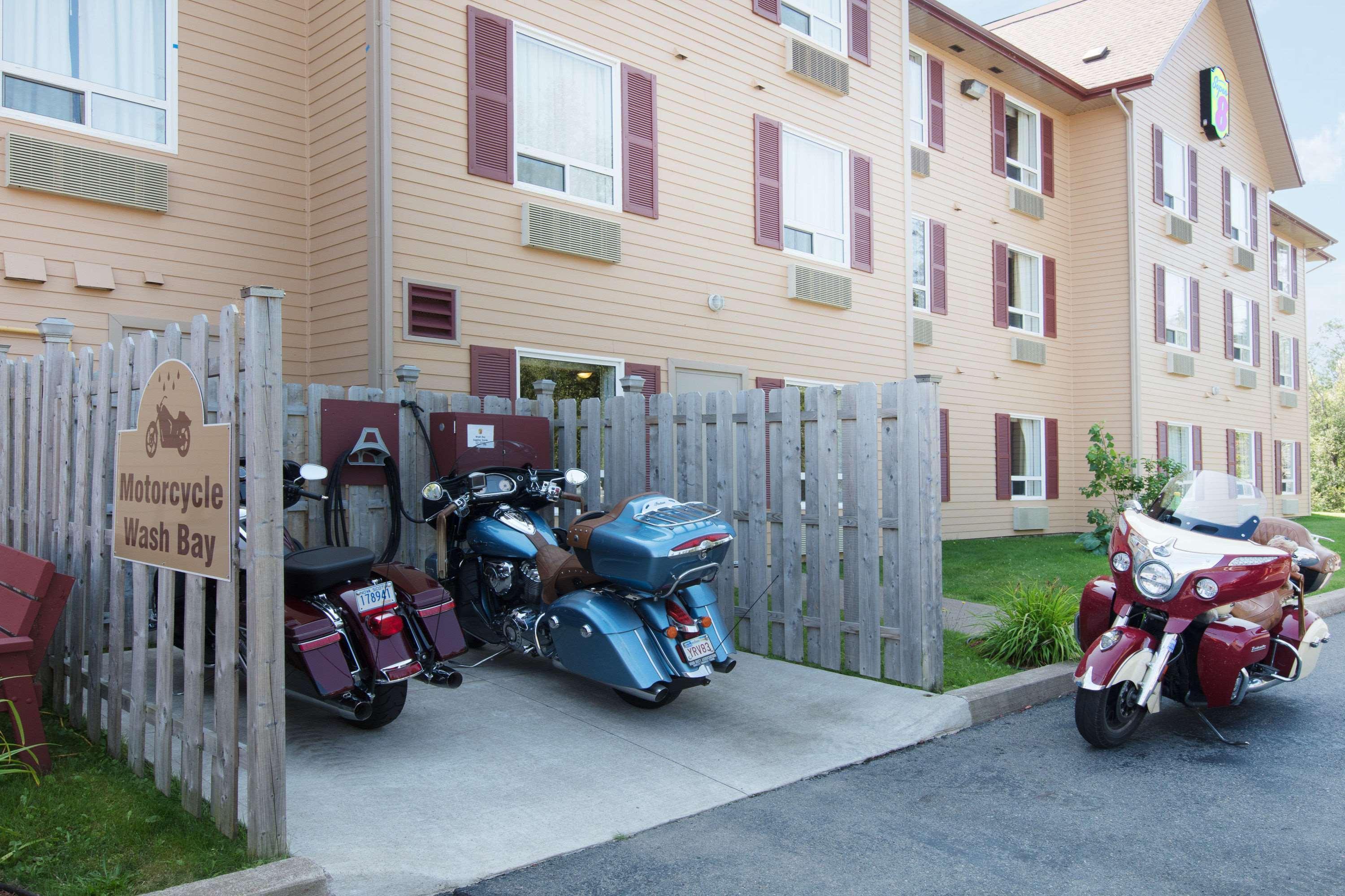 Super 8 By Wyndham Amherst Ns Exterior photo