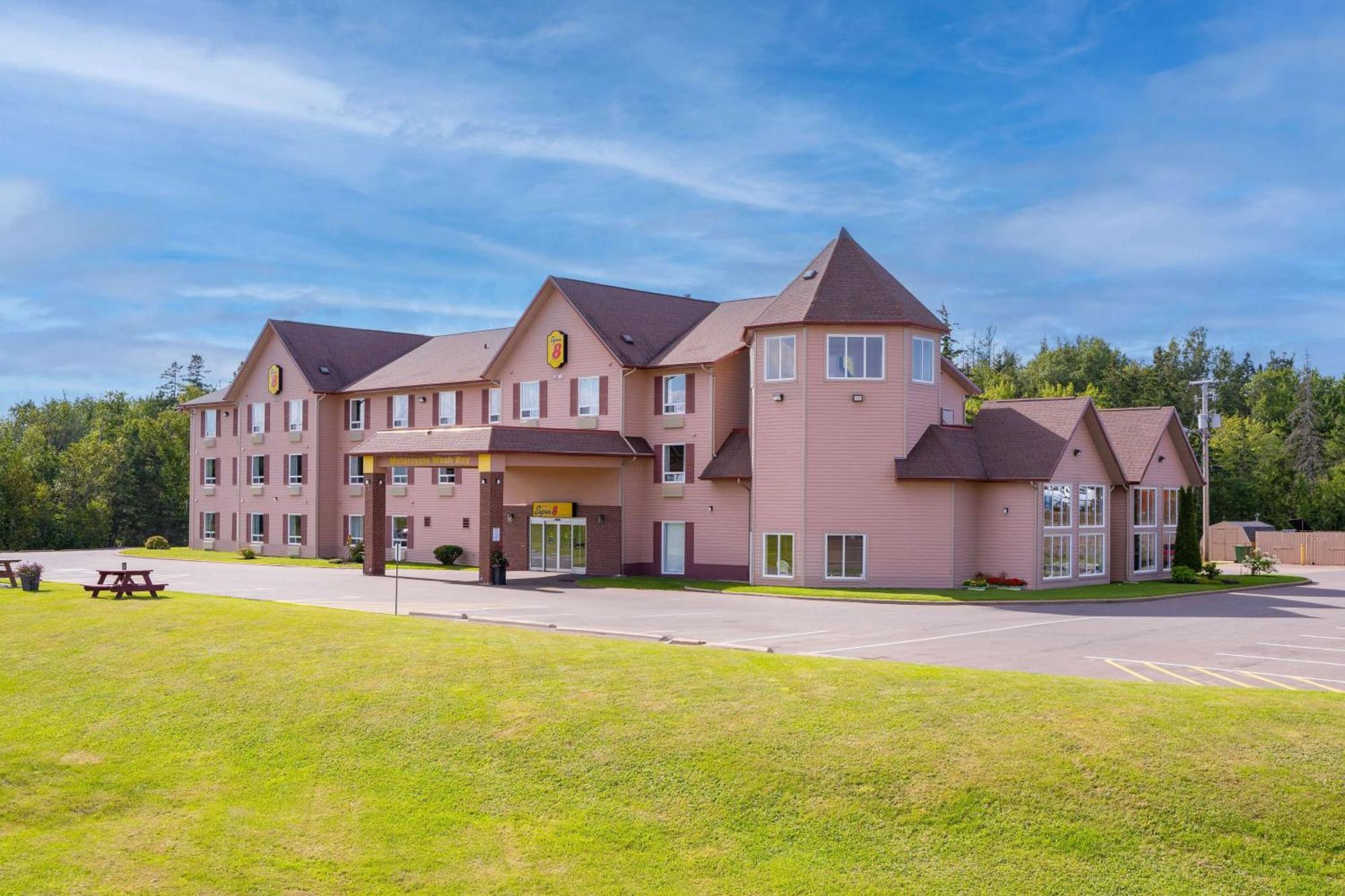 Super 8 By Wyndham Amherst Ns Exterior photo